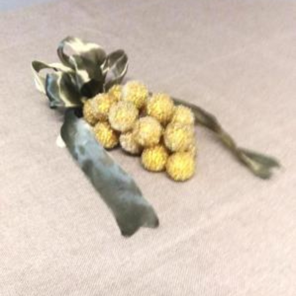 Gold Shimmery Christmas Grapes - Picture 3 of 4